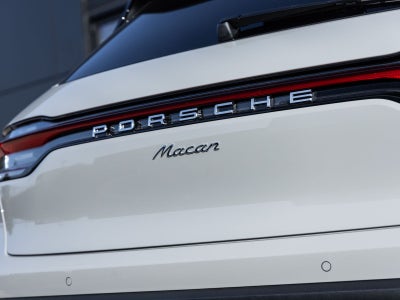 2026 Porsche Macan AWD