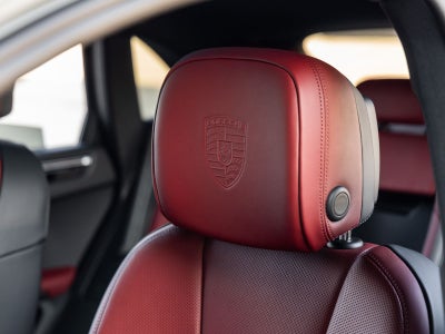 2026 Porsche Macan AWD