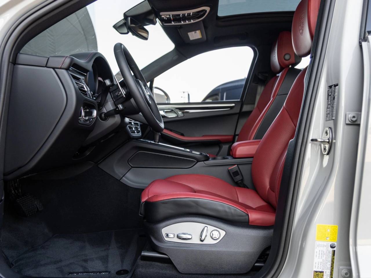 2026 Porsche Macan AWD