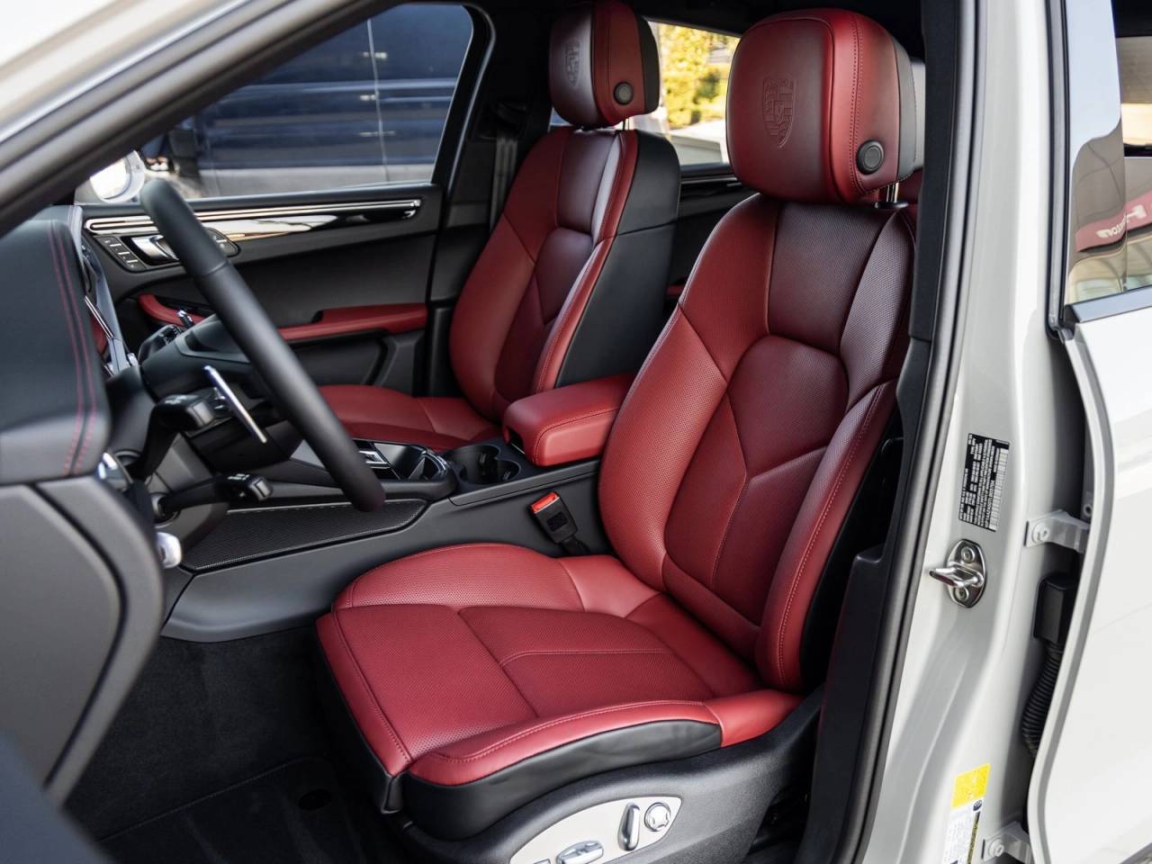 2026 Porsche Macan AWD