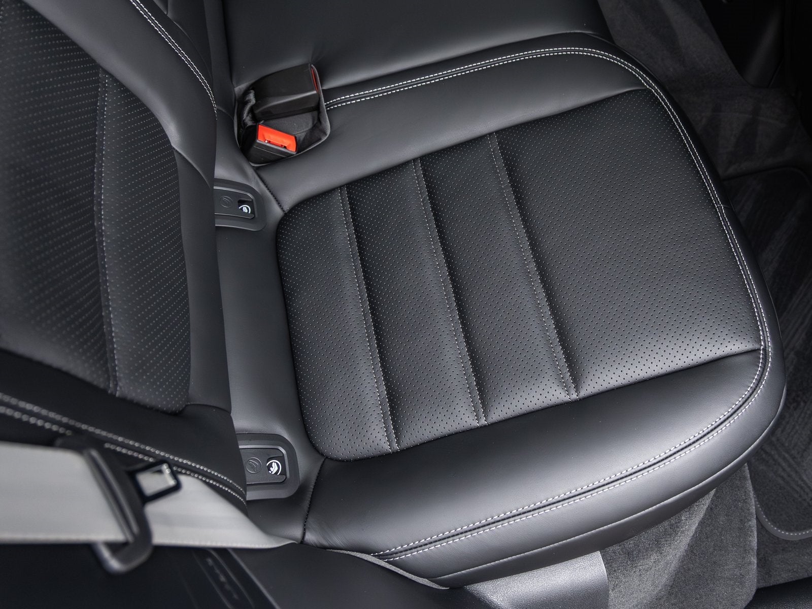 2026 Porsche Macan Macan T