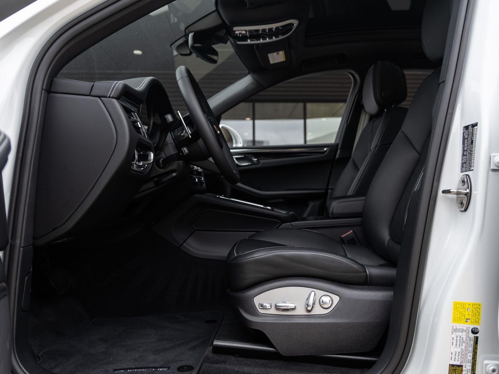 2026 Porsche Macan AWD