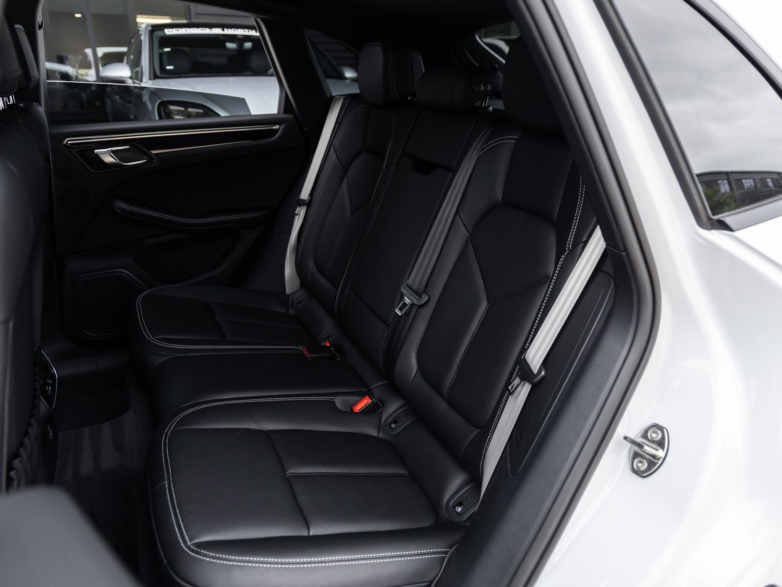 2026 Porsche Macan AWD