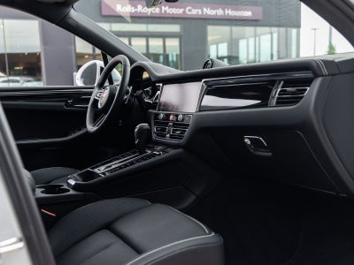 2026 Porsche Macan AWD