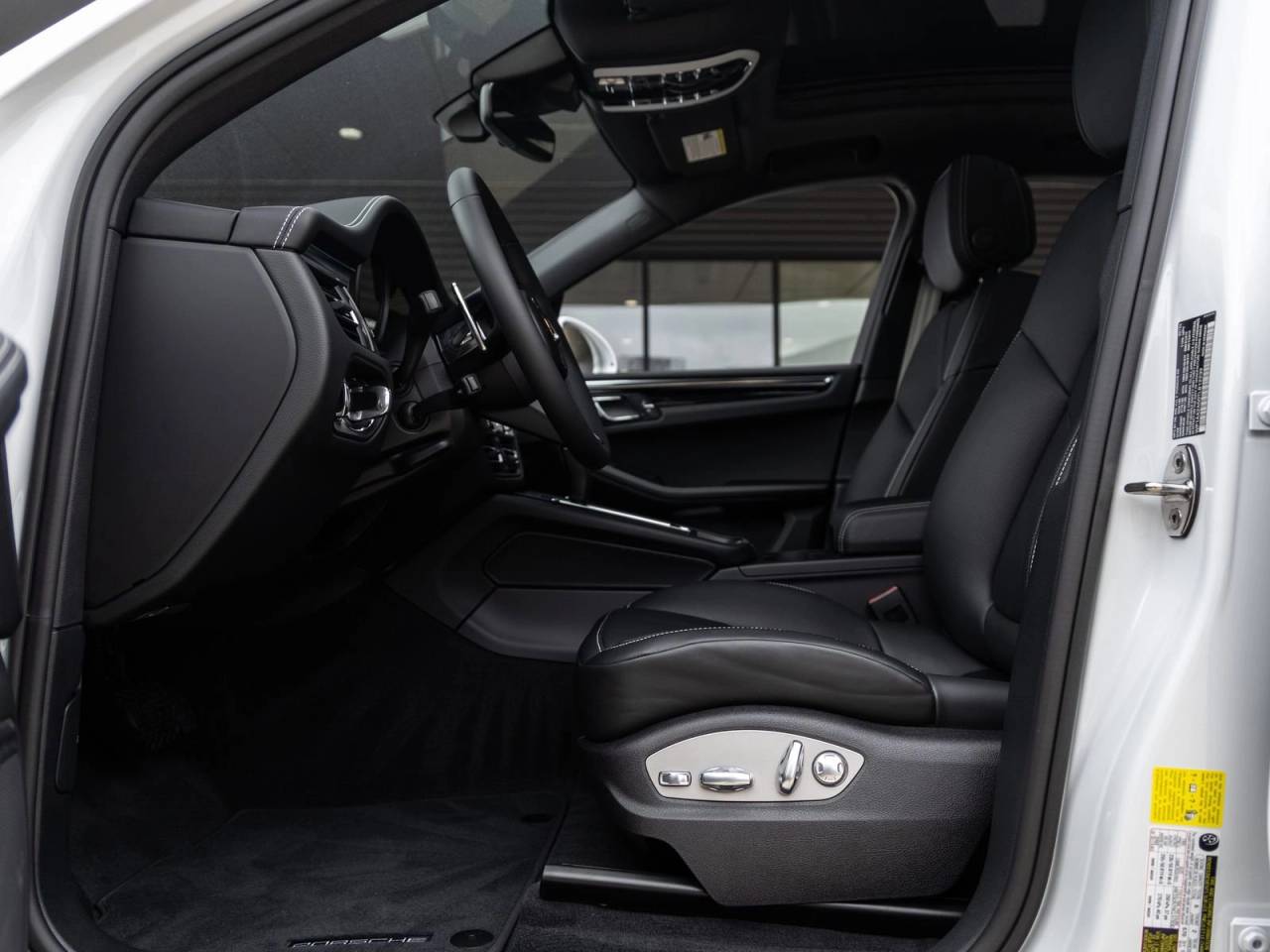 2026 Porsche Macan AWD