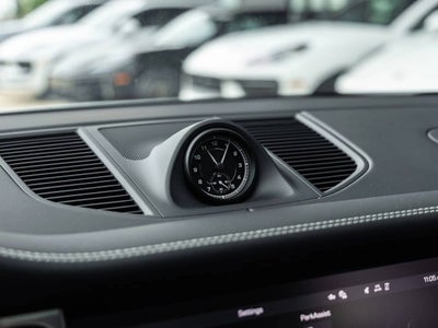 2026 Porsche Macan AWD