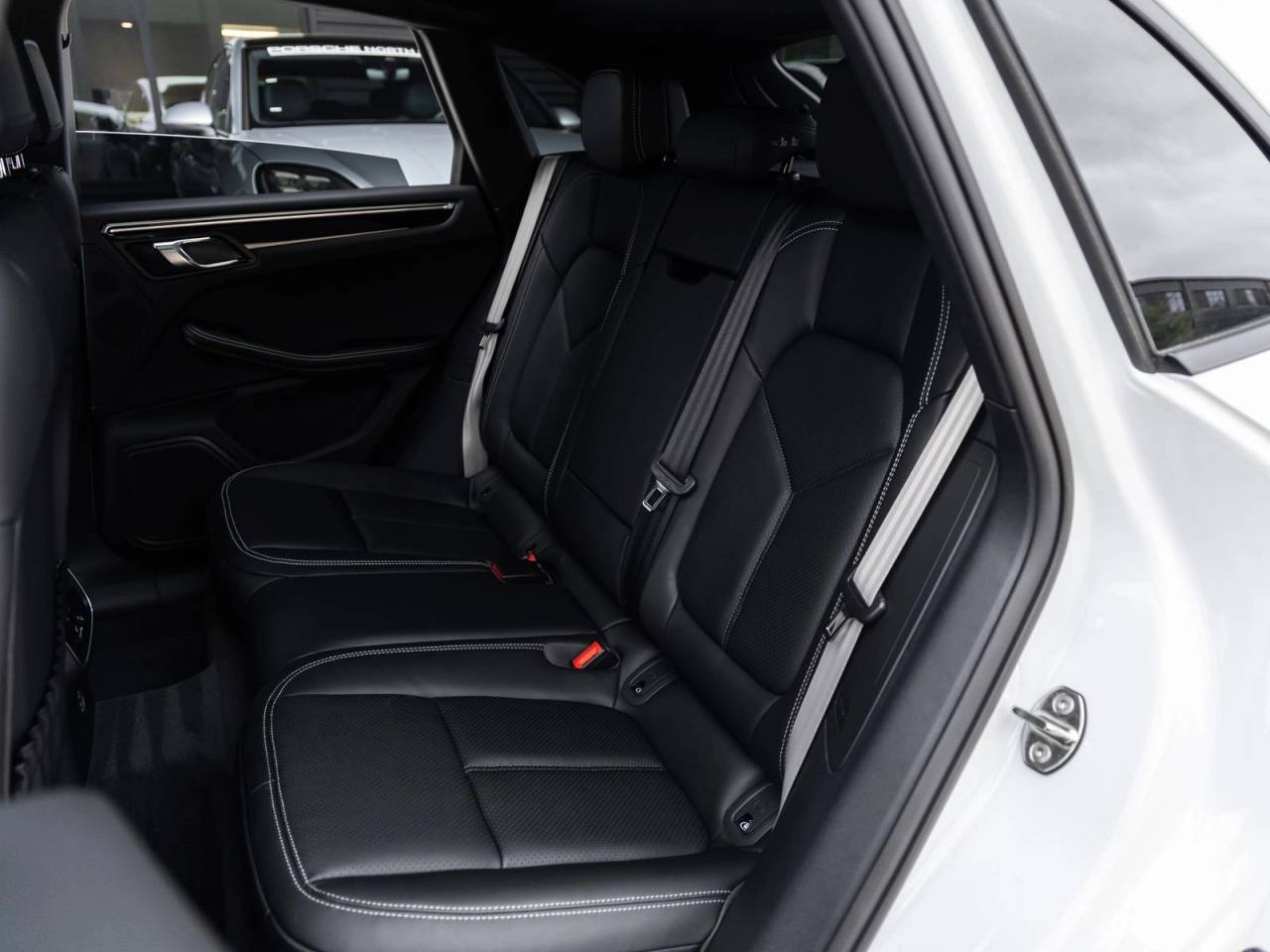 2026 Porsche Macan AWD