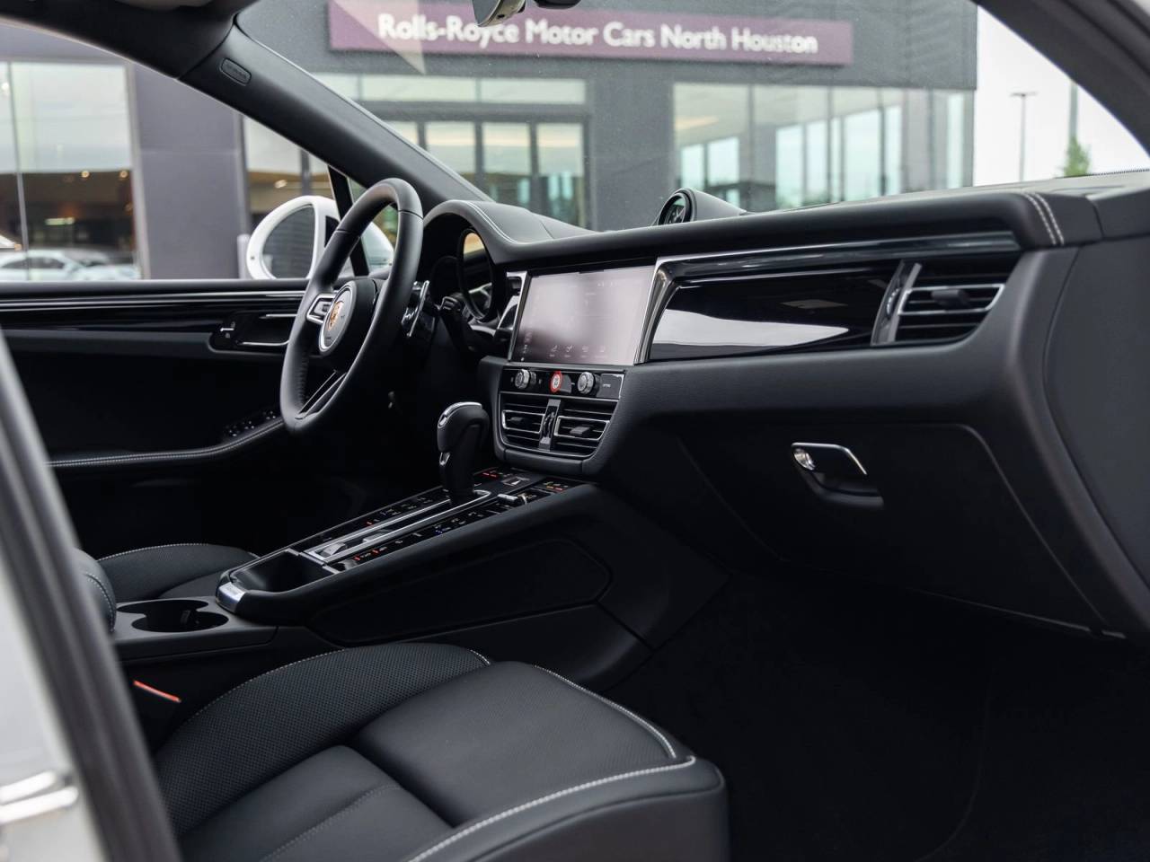 2026 Porsche Macan AWD