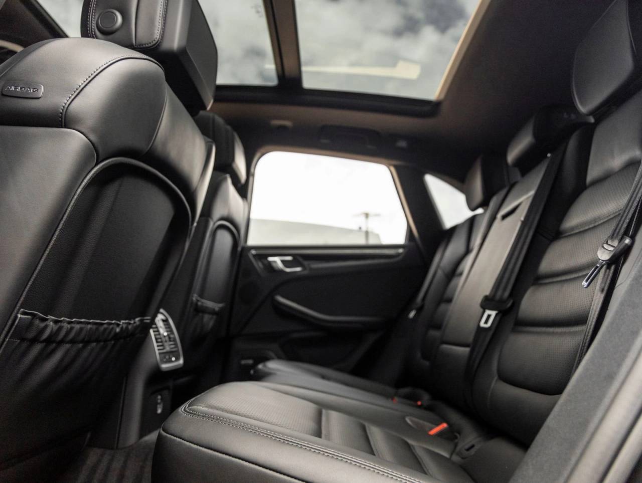 2026 Porsche Macan AWD