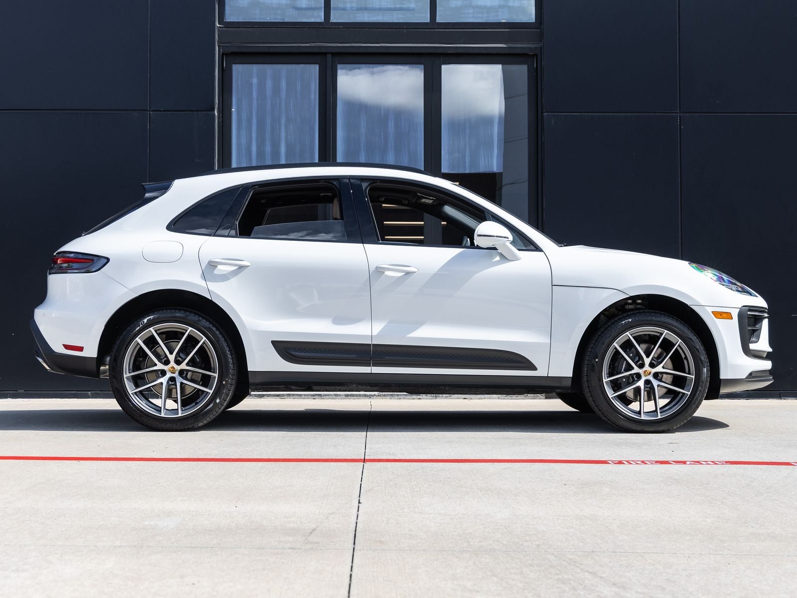 2026 Porsche Macan AWD