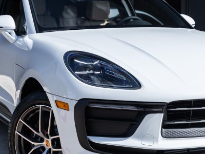 2026 Porsche Macan AWD