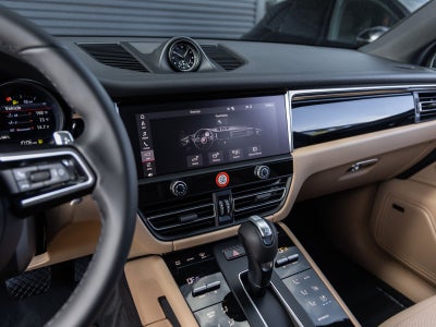 2026 Porsche Macan AWD