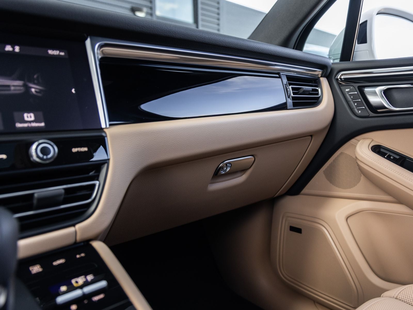 2026 Porsche Macan AWD