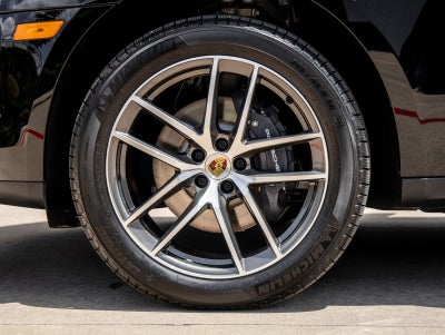 2026 Porsche Macan AWD