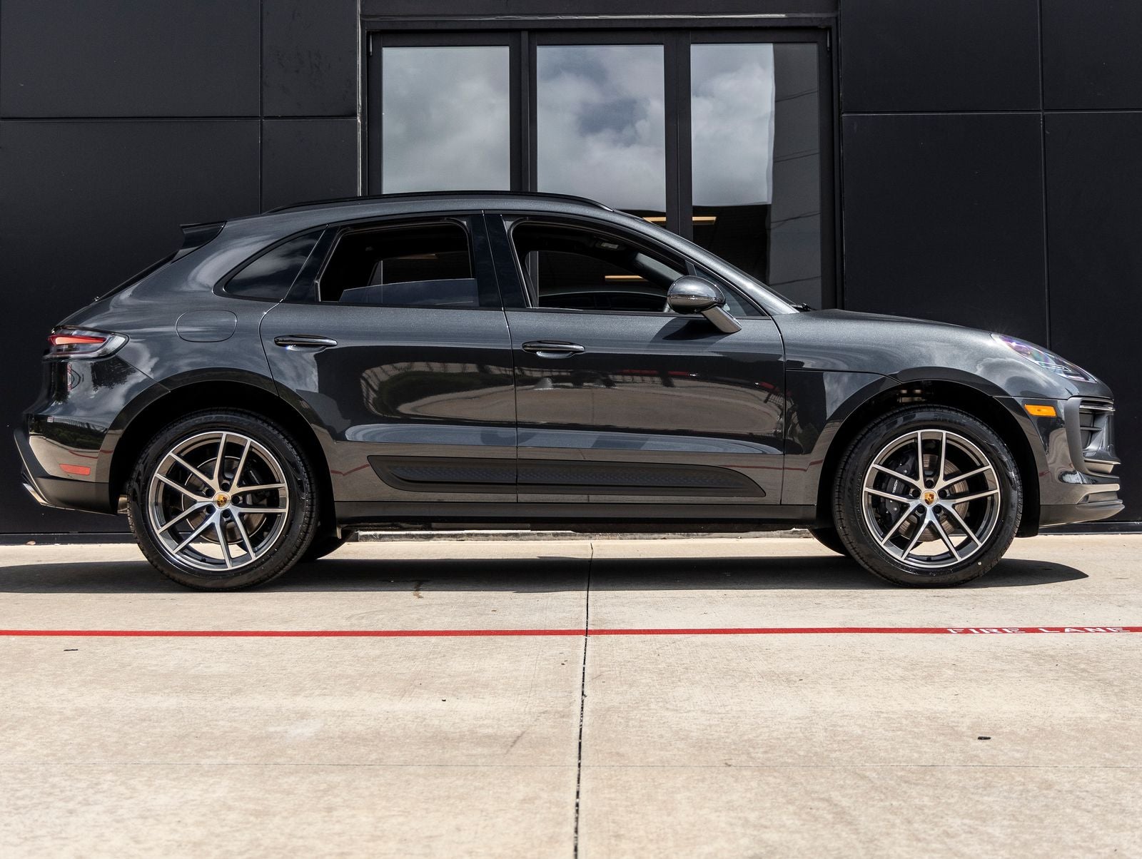 2026 Porsche Macan Base