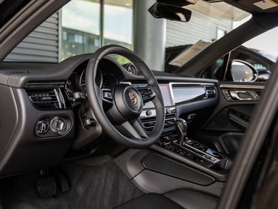 2025 Porsche Macan Macan