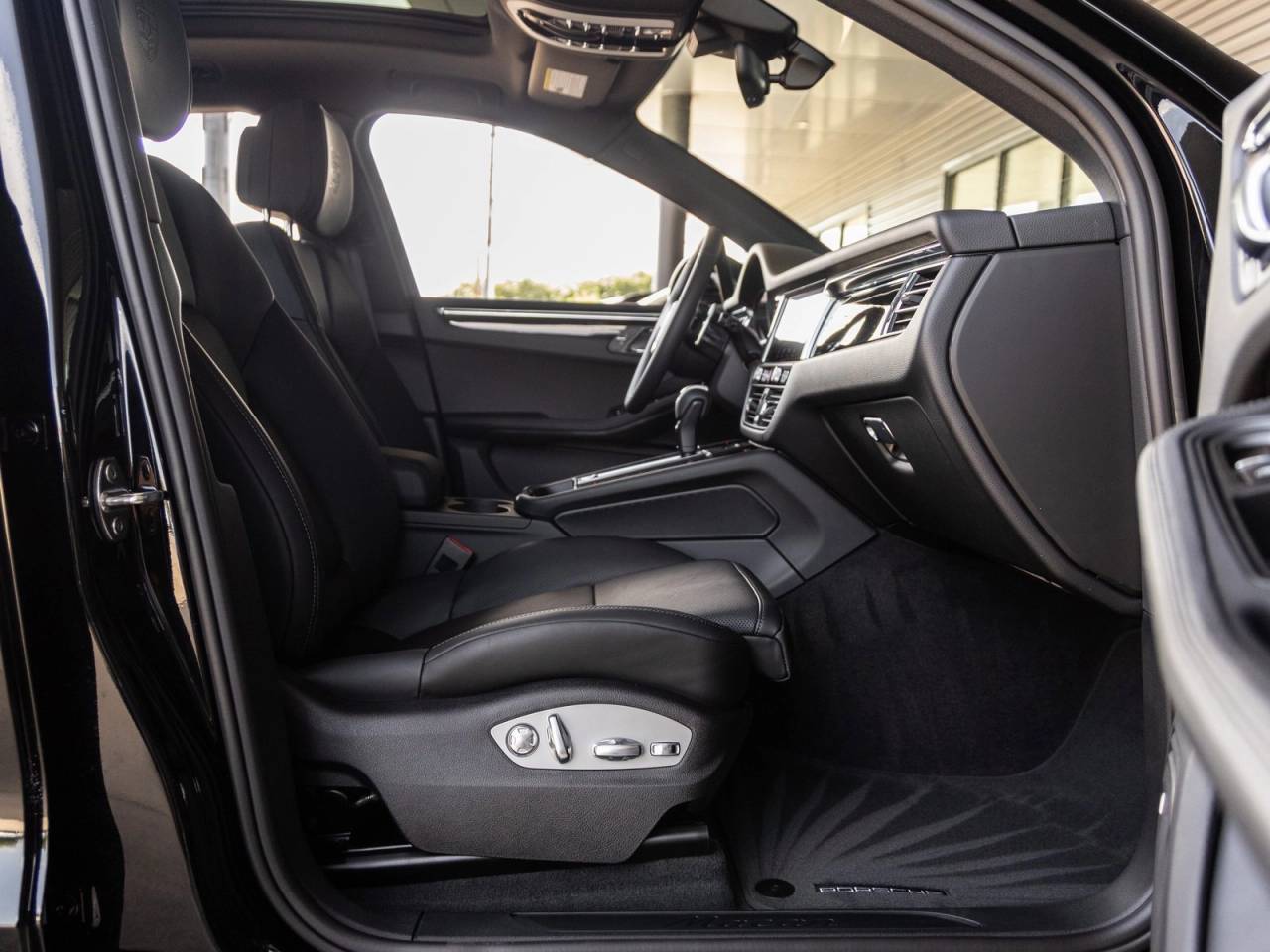 2025 Porsche Macan Macan