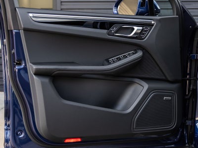 2025 Porsche Macan AWD