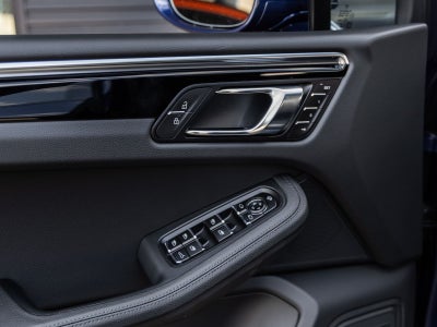 2025 Porsche Macan AWD