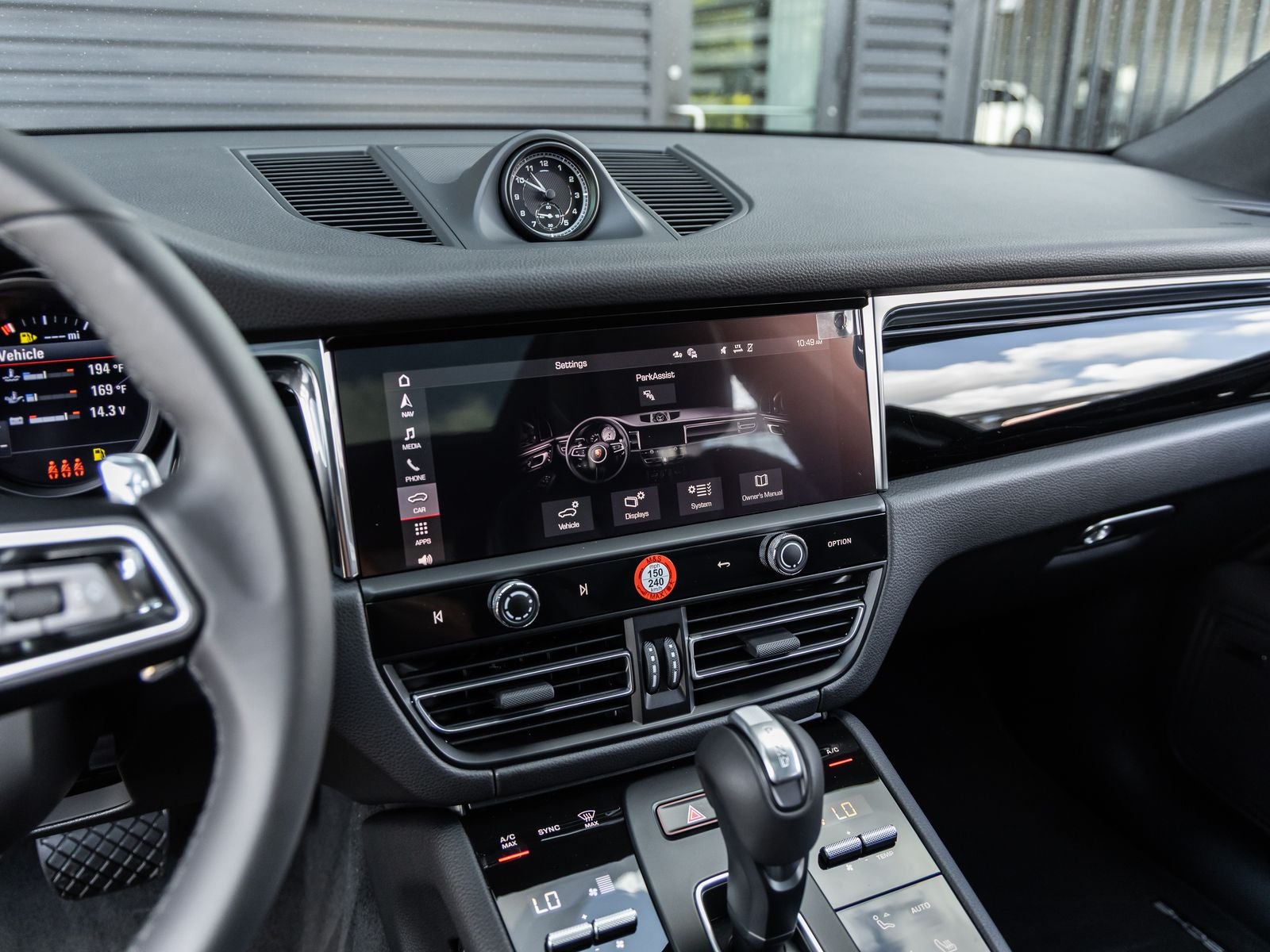 2025 Porsche Macan AWD