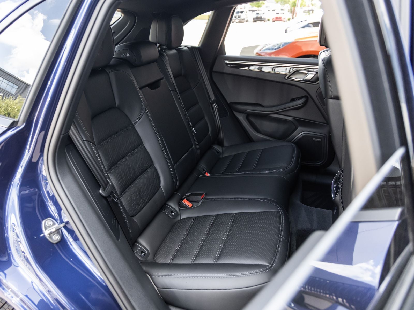2025 Porsche Macan AWD