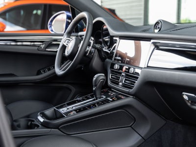 2025 Porsche Macan AWD