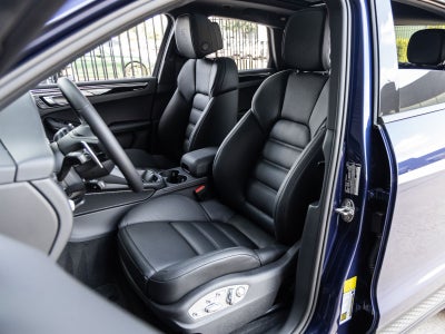 2025 Porsche Macan AWD