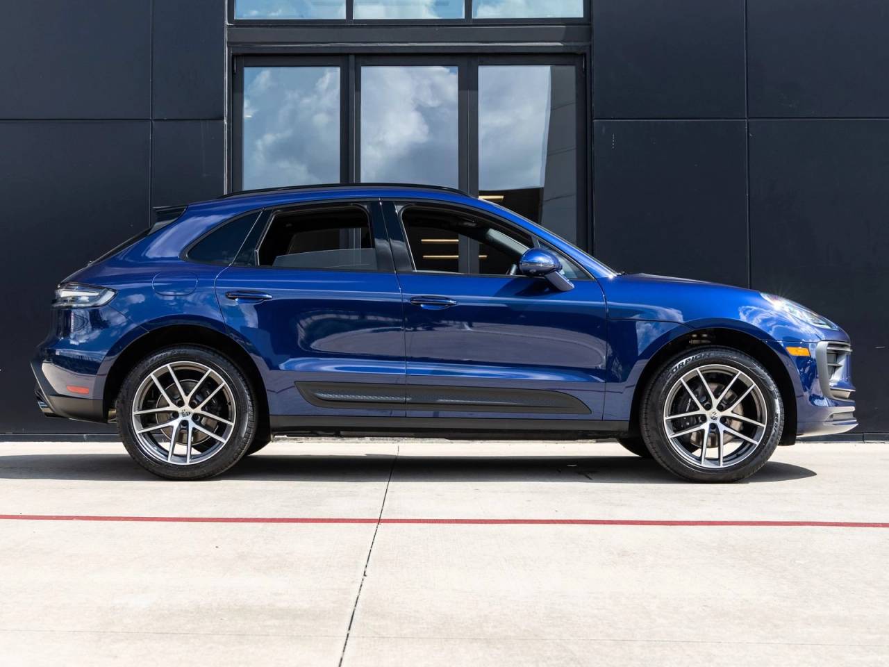 2025 Porsche Macan AWD