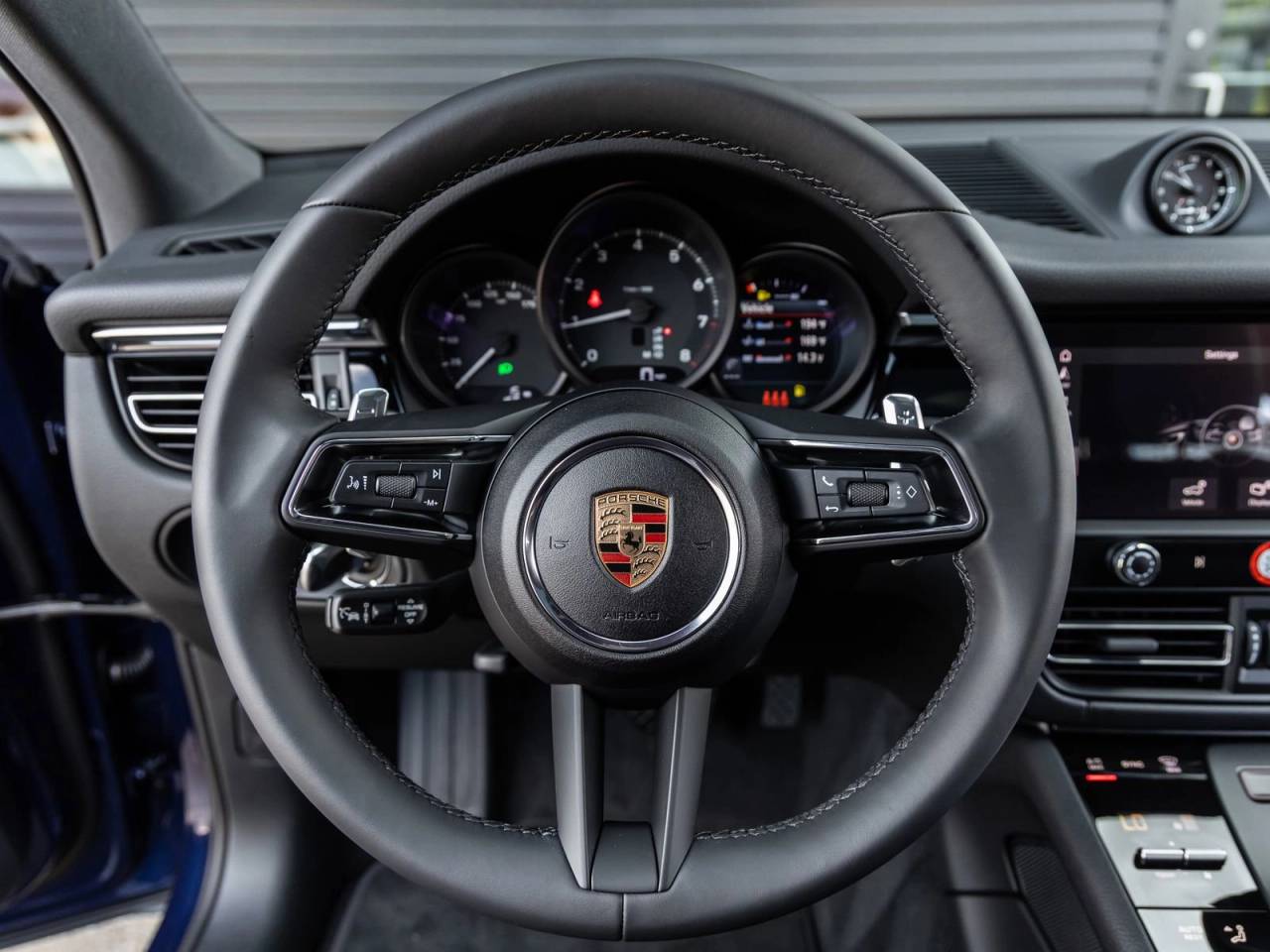 2025 Porsche Macan AWD