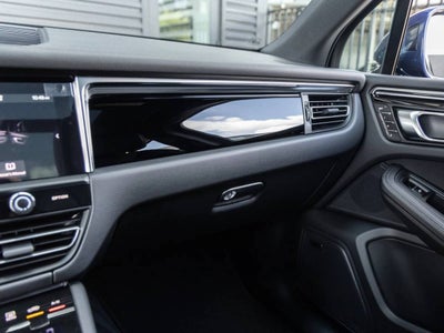 2025 Porsche Macan AWD