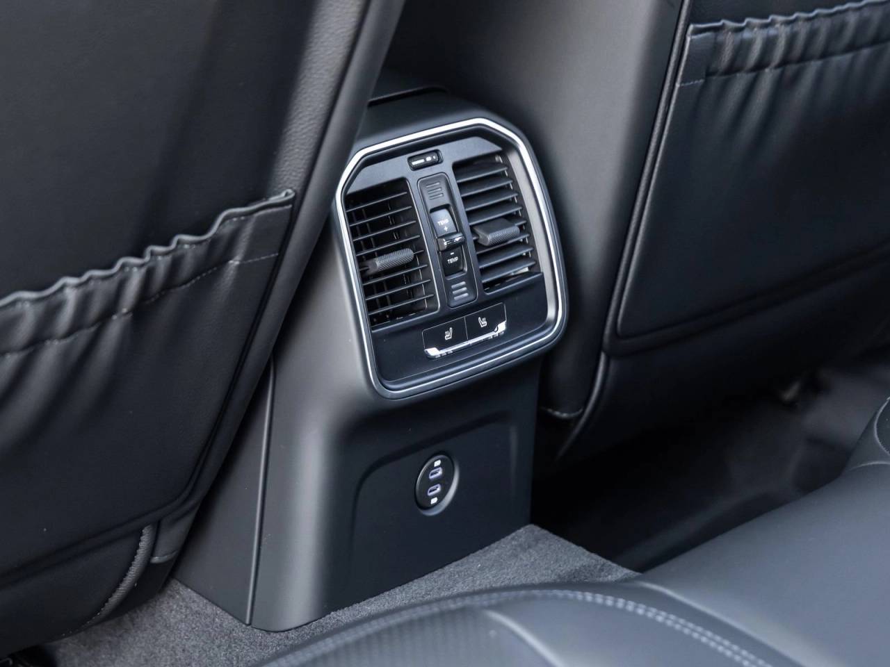 2025 Porsche Macan AWD