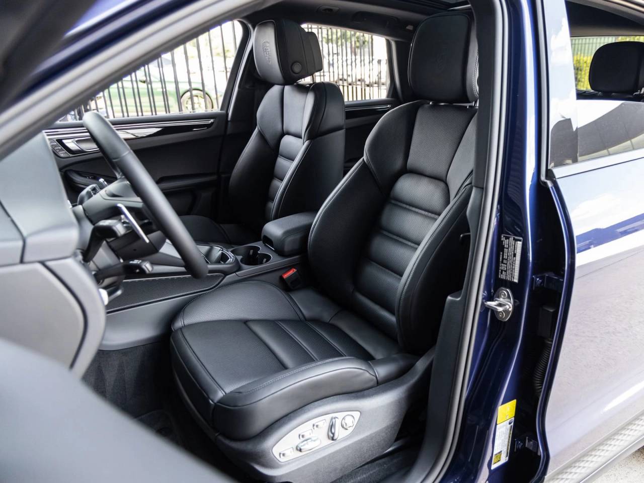 2025 Porsche Macan AWD