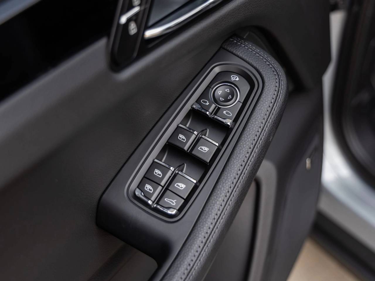 2026 Porsche Macan AWD