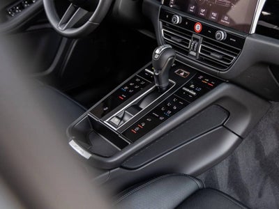 2026 Porsche Macan AWD