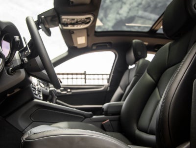 2026 Porsche Macan AWD