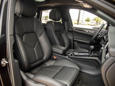 2026 Porsche Macan AWD