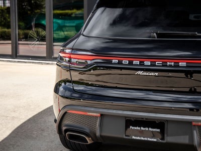 2026 Porsche Macan Base