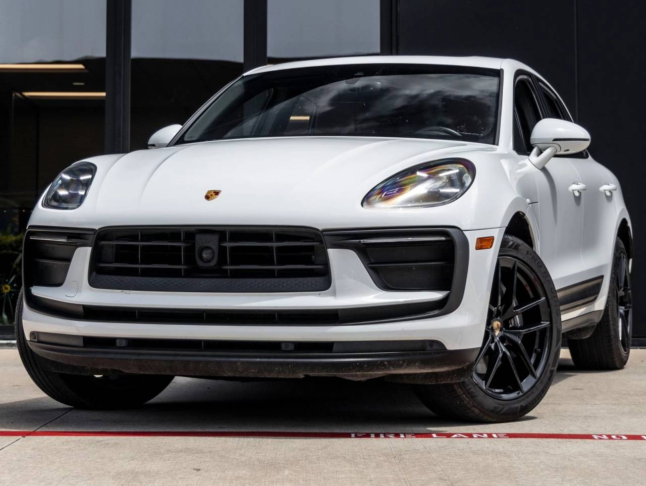 2023 Porsche Macan Base