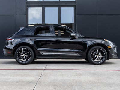 2023 Porsche Macan Macan T (MY23)