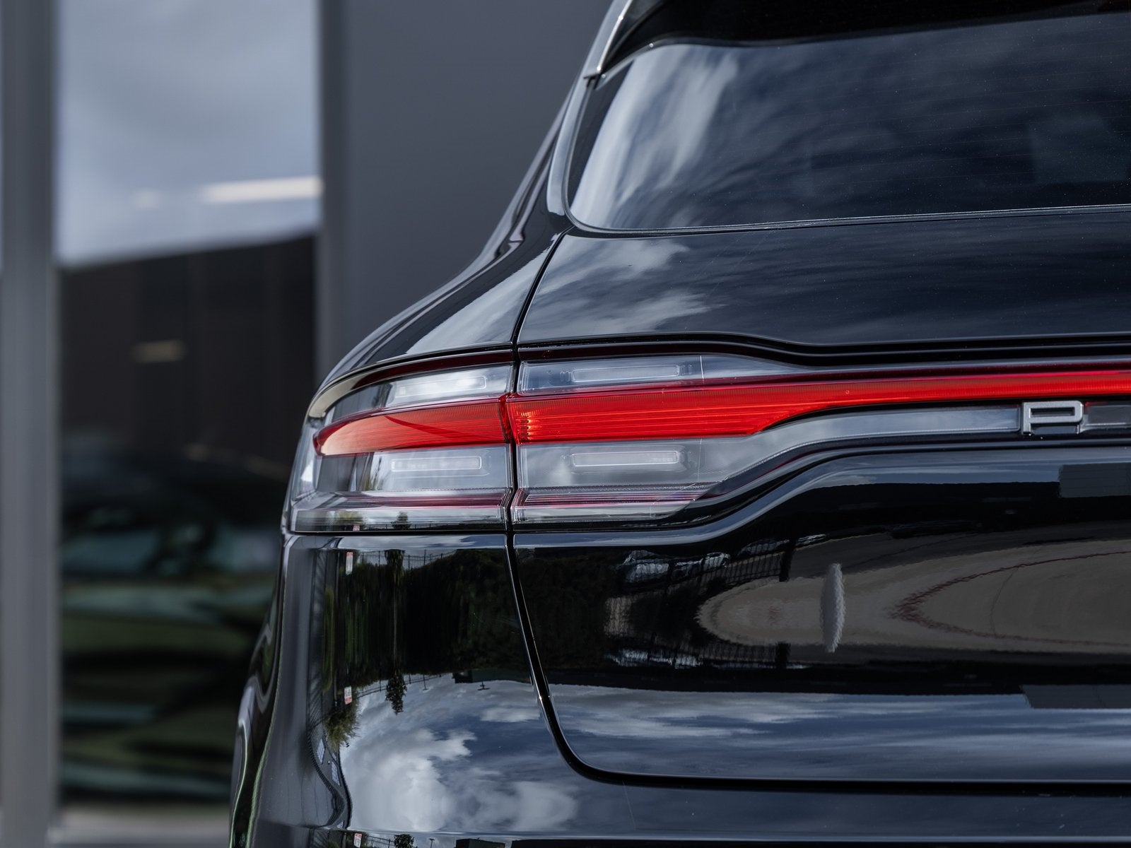 2023 Porsche Macan Macan T (MY23)