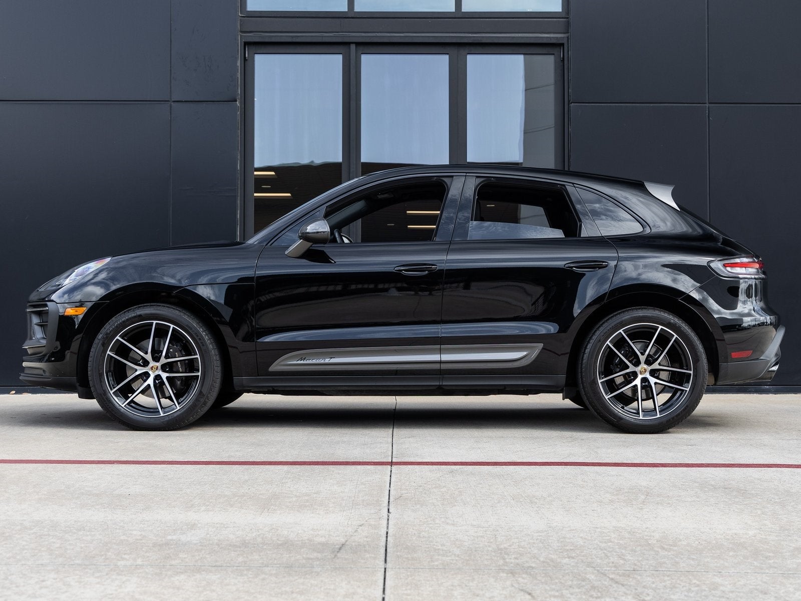 2023 Porsche Macan Macan T (MY23)