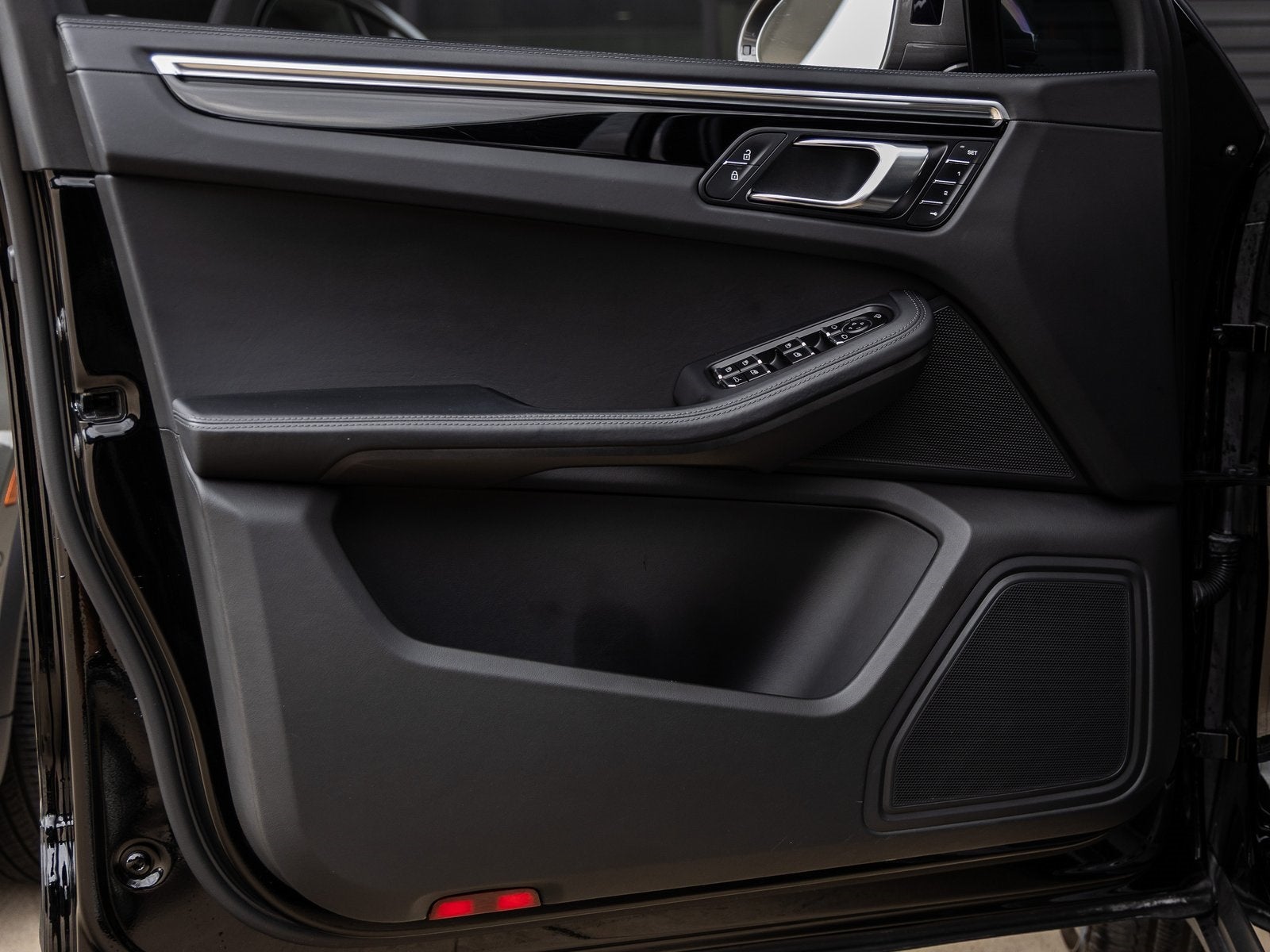 2023 Porsche Macan Macan T (MY23)