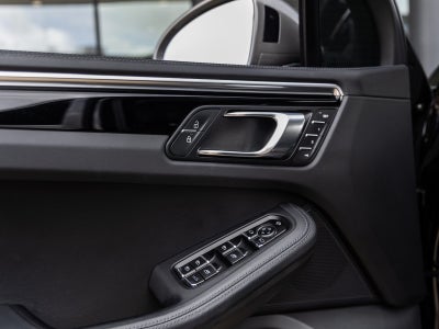 2023 Porsche Macan Macan T (MY23)