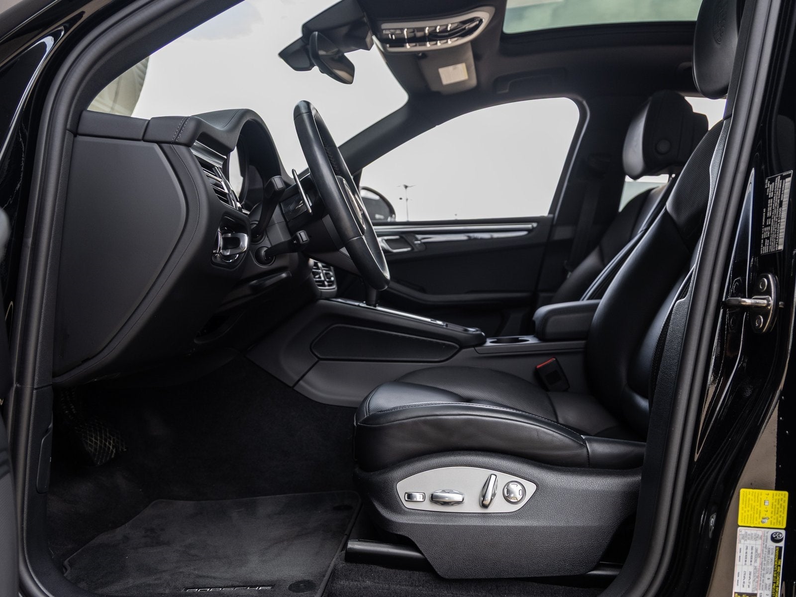 2023 Porsche Macan Macan T (MY23)