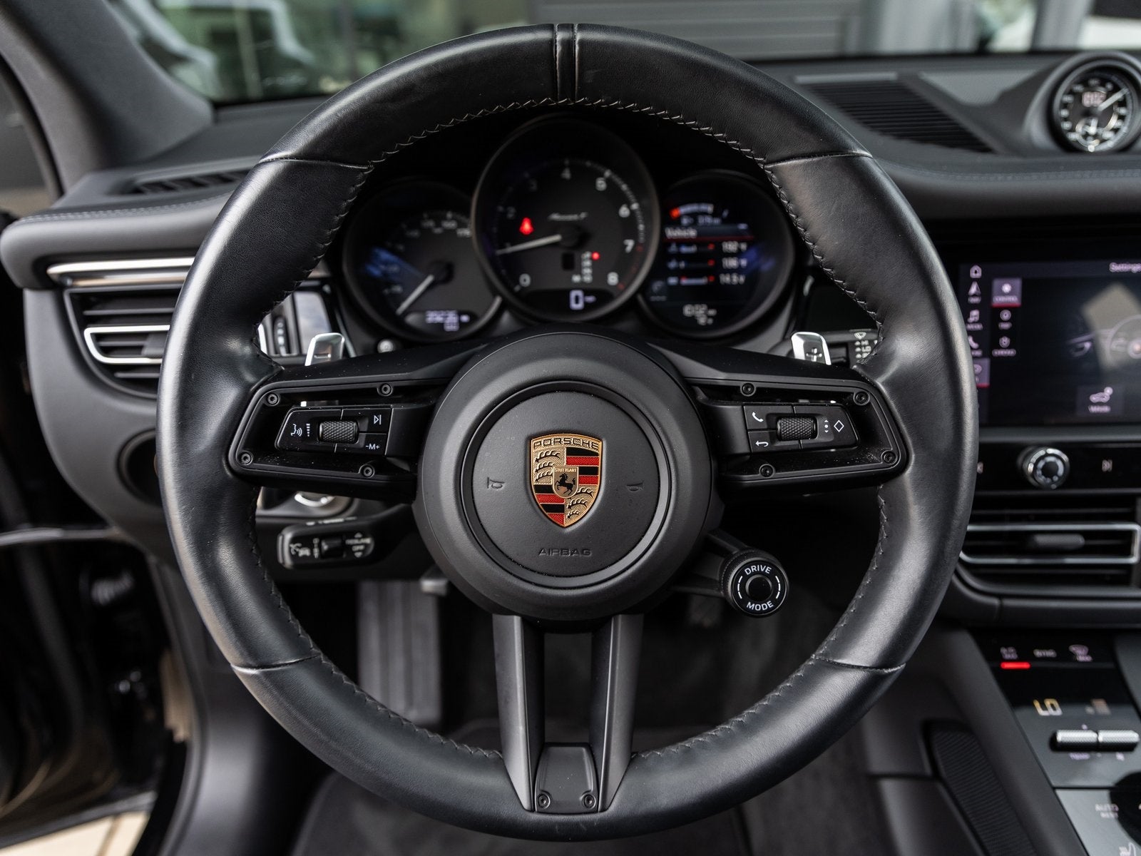 2023 Porsche Macan Macan T (MY23)