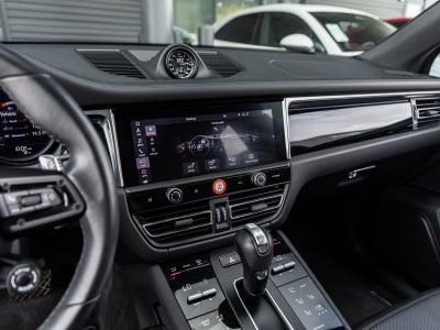 2023 Porsche Macan Macan T (MY23)