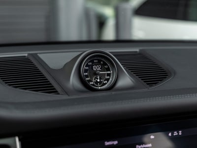 2023 Porsche Macan Macan T (MY23)