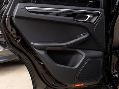 2023 Porsche Macan Macan T (MY23)