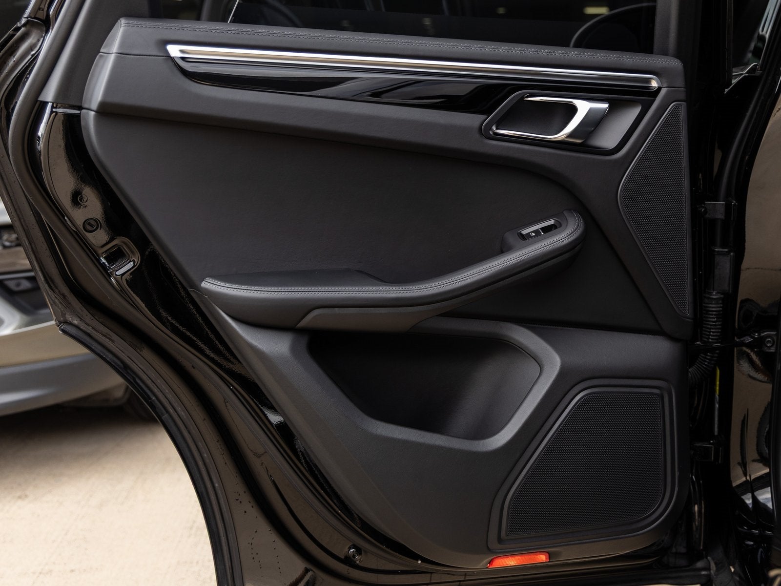 2023 Porsche Macan Macan T (MY23)