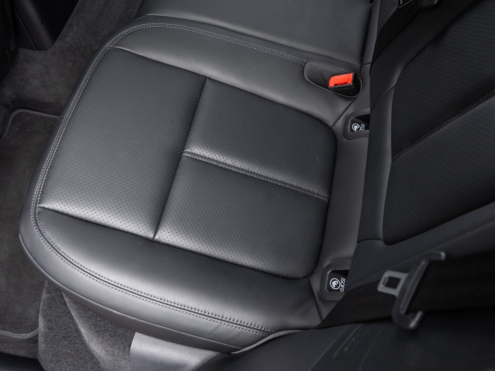 2023 Porsche Macan Macan T (MY23)